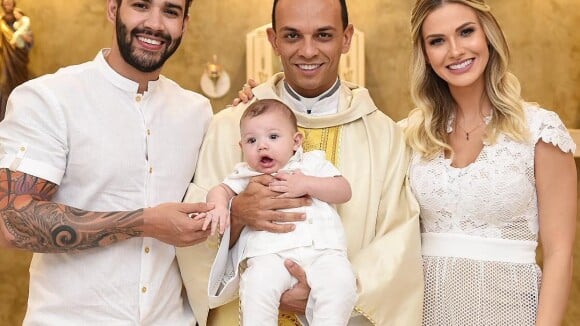 Gusttavo Lima e Andressa Suita batizam o filho, Gabriel: 'Nosso pequeno'. Fotos!