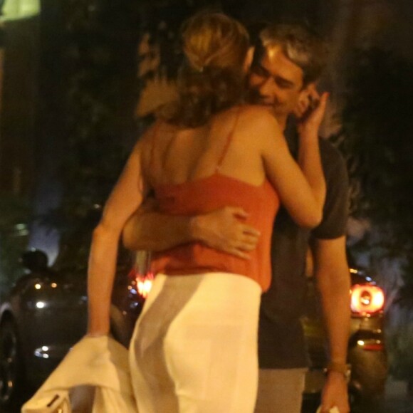 'Em algum momento, alguém muito só e ferido e triste com suas muitas perdas perguntou 'fica comigo?'', iniciou William Bonner