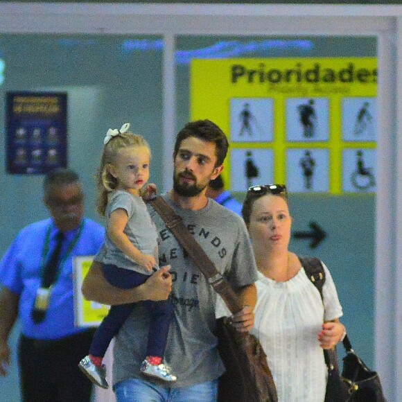 Mariana Bridi, mulher de Rafael Cardoso, está grávida do segundo filho do casal