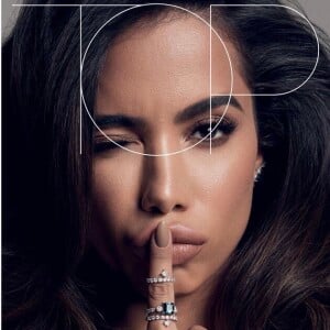 Anitta é capa da edição de novembro da revista 'TOP Magazine'