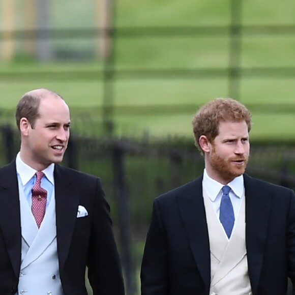 Príncipe William, bem-humorado, falou sobre o comportamento de Harry ao falar sobre o casório