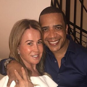 Zilu Camargo e o empresário Marco Antonio Teles trocaram alianças em outubro