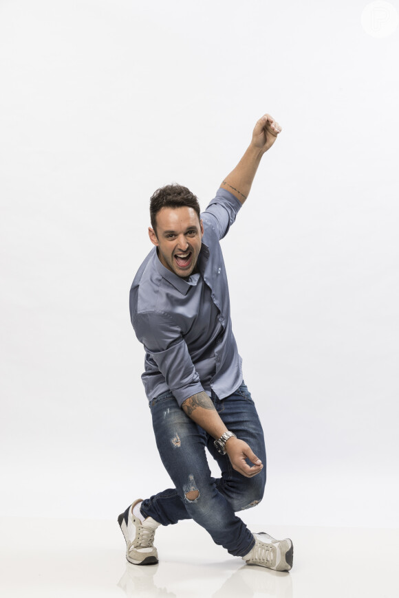 O humorista Rodrigo Capella, do 'Programa da Sabrina', está certo na terceira edição do programa 'Dancing Brasil'
