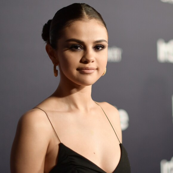 Antes de os dois morarem juntos, Selena Gomez já havia comprado alguns itens de higiene pessoal para Bieber e deixado em sua casa