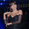 Anitta investiu macacão decotado assinado pela estilista Giulia Borges