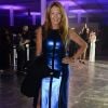 Donata Meirelles, diretora de estilo da revista 'Vogue' brasileira, caprichou no visual com um vestido azul metálico Diane Von Furstenberg na 7º edição do Prêmio GQ Brasil Men of The Year, realizado na Bienal do Ibirapuera, em São Paulo, na noite desta quinta-feira, 30 de novembro de 2017