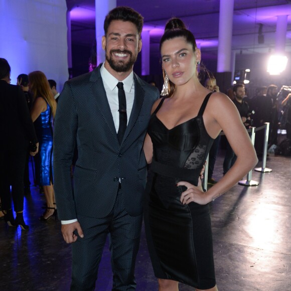 De terno Colcci, Cauã Reymond esteve com a namorada, a modelo Mariana Goldfarb, na 7º edição do Prêmio GQ Brasil Men of The Year, realizado na Bienal do Ibirapuera, em São Paulo, na noite desta quinta-feira, 30 de novembro de 2017