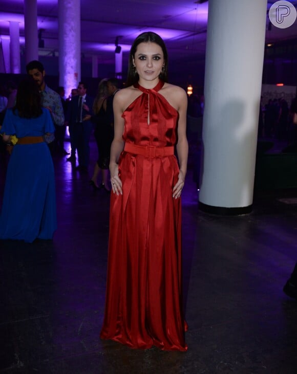 Monica Iozzi apostou em um longo vermelho frente única para a 7º edição do Prêmio GQ Brasil Men of The Year, realizado na Bienal do Ibirapuera, em São Paulo, na noite desta quinta-feira, 30 de novembro de 2017