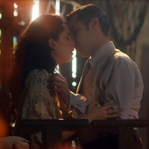 Na novela 'Tempo de Amar', Tereza (Olivia Torres) decide se casar com Fernão (Jayme Matarazzo) após perder a sua virgindade com o vigarista  