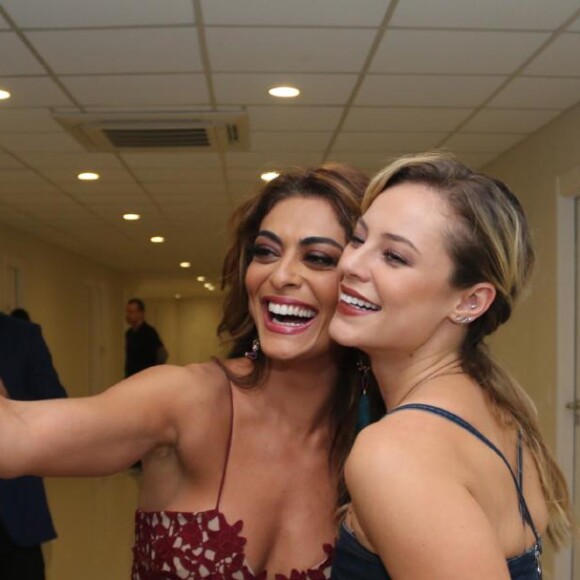 Juliana Paes e Paolla Oliveira, rivais em 'A Força do Querer', posam juntas em inauguração de clínica