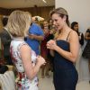 Paolla Oliveira conversa com a dermatologista Juliana Neiva em inauguração de nova clínica