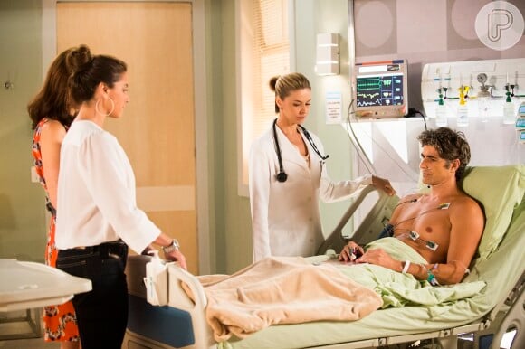 Clara (Giovanna Antonelli) briga com Cadu ao descobrir que a médica está apaixonada por ele