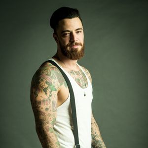 Felipe Titto contou que a história de seu personagem em 'O Outro Lado do Paraíso' vai se desenrolar aos poucos