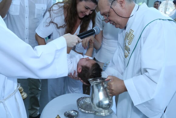 Antonia Fontenelle e Jonathan Costa batizaram o filho, Salvatore, neste domingo, 3 de dezembro de 2017