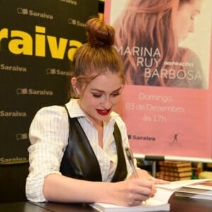 Marina Ruy Barbosa lança livro em São Paulo