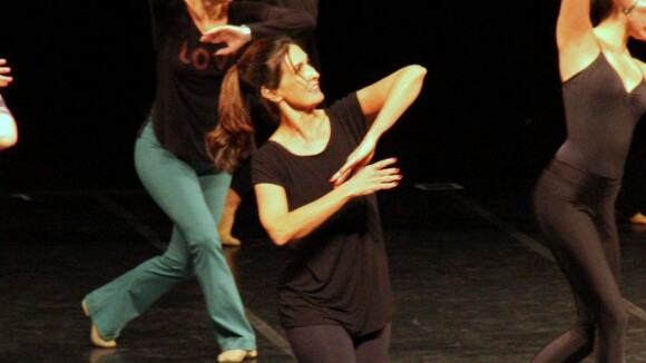 Fátima Bernardes ensaia espetáculo de dança em teatro no Rio de Janeiro