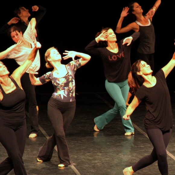 Fátima Bernardes é fotografada durante ensaio