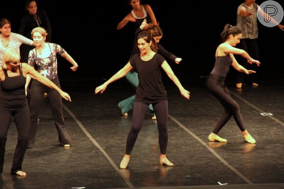 Fátima Bernades compartilhou foto do seu ensaio para apresentação de dança, neste domingo, 3 de dezembro de 2017