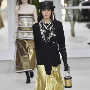 A bolsa Chanel foi exibida pela primeira vez no desfile outono/inverno 2016 da grife, durante a Semana de Moda de Paris, na capital francesa, em 8 de março de 2016
