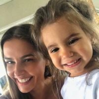 Deborah Secco festeja 2 anos da filha, Maria Flor: 'Me ensina a ser melhor'