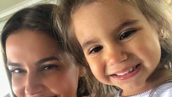 Deborah Secco festeja 2 anos da filha, Maria Flor: 'Me ensina a ser melhor'