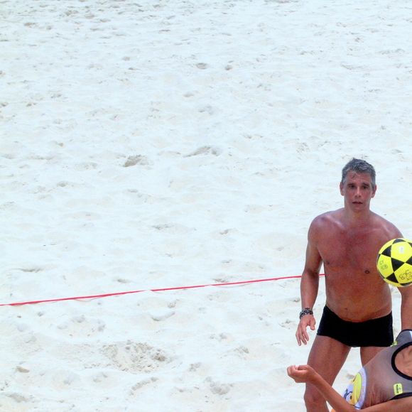 Marcio Garcia joga futevôlei com o filho, Pedro, e mostra habilidade em partida, realizada em São Conrada, Zona Sul do Rio de Janeiro, na tarde desta segunda-feira, 4 de dezembro de 2017