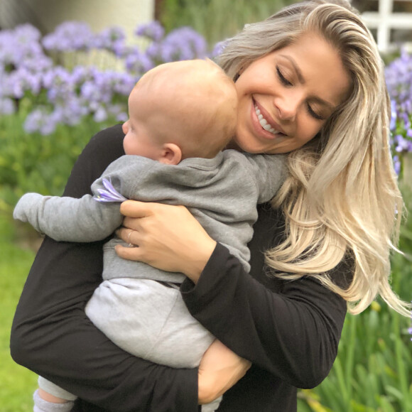 

Karina Bacchi engravidou através de uma produção independente


