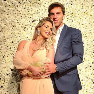 

Karina Bacchi está namorando o ex-jogador de futebol e empresário Amaury Nunes, com quem viajou para Campos do Jordão


