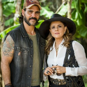 Sophia (Marieta Severo) se espanta quando Mariano (Juliano Cazarré) diz que tinha esperança de ela o assumir como marido, na novela 'O Outro Lado do Paraíso'