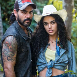 Mariano (Juliano Cazarré) é visto com Cleo (Giovana Cordeiro) por capanga de Sophia (Marieta Severo), na novela 'O Outro Lado do Paraíso'