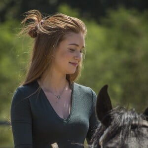 Marina Ruy Barbosa precisou passar por aulas de hipismo para viver a plebeia Amália da novela 'Deus Salve o Rei'