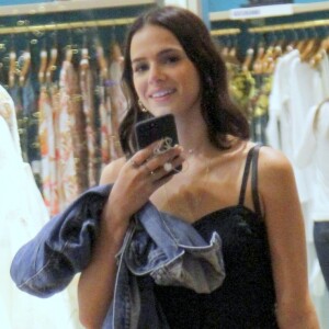 Bruna Marquezine usou All Star que pode ser encontrado por R$ 164,99 no site da Dafiti