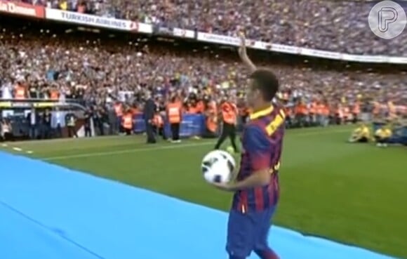 Neymar foi recebido de braços abertos pela torcida do Barcelona