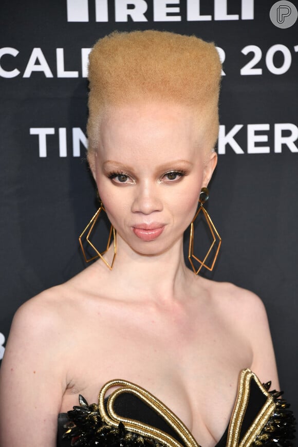 A modelo albina Thando Hopa é um dos destaques do Calendário Pirelli 2018 
