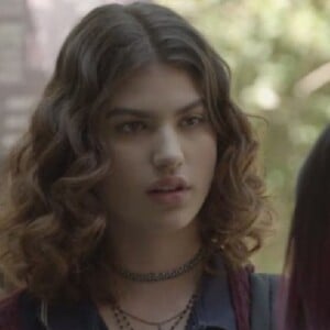 Na novela 'Malhação', Tina (Ana Hikari) confrontará Samantha (Giovana Grigio) sobre o relacionamento dela com Anderson (Juan Paiva)