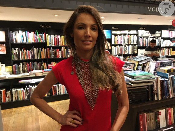 Solteira, Patricia Poeta cita música ao cogitar novo amor em entrevista ao Purepeople nesta terça-feira, dia 05 de dezembro de 2017