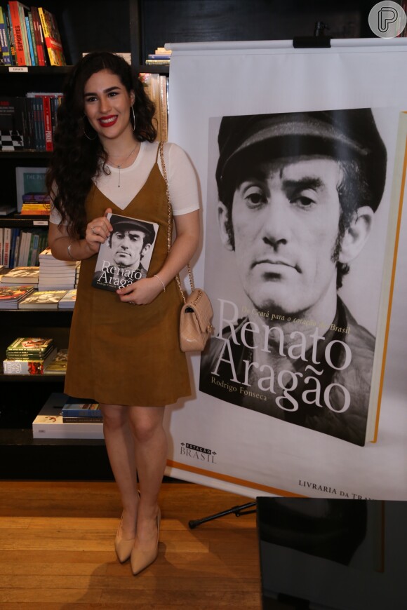 Lívian Aragão, filha caçula de Renato Aragão, prestigiou o lançamento da biografia 'Renato Aragão - Do Ceará para o Coração do Brasil', na Livraria da Travessa, no BarraShopping, Zona Oeste do Rio