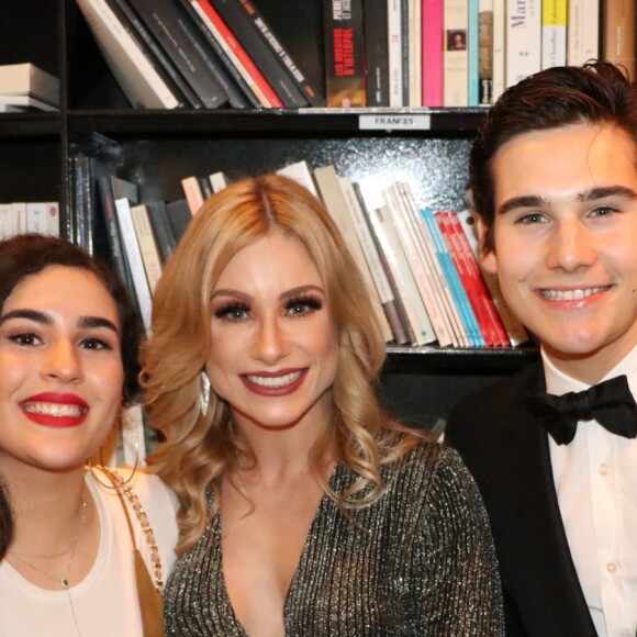 Nicolas Prattes e a mãe, Giselle Prattes, se reencontraram com Lívian Aragão, ex-namorada do ator