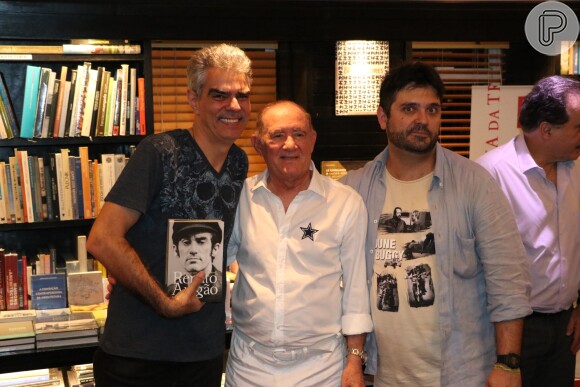 Renato Aragão recebeu também Nizo Neto, na foto ao lado do autor da biografia, Rodrigo Fonseca