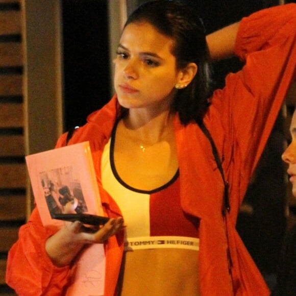 Bruna Marquezine tem exibido o abdômen sequinho nos últimos meses