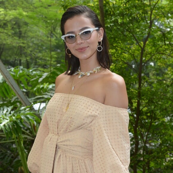 'Ia ficar igual um bombom. É muito cabelo, muita roupa, muito vestido, eu ia ficar um bombonzinho. Pensa nessa quantidade de cabelo e de saia', brincou Bruna Marquezine