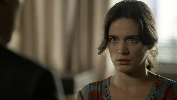 Clara (Bianca Bin) vai denunciar Sophia (Marieta Severo) por trabalho escravo em 'O Outro Lado do Paraíso'