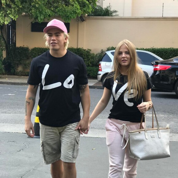 Luísa Sonza admite que calça de moletom é a peça que não pode faltar no seu guarda-roupa: 'Uso todos os dias'