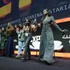 Bruna Marquezine e Marina Ruy Barbosa fizeram dança medieval com participantes da Comic Con
