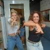 Claudia Leitte e Daniela Mercury se divertiram nos bastidores do Carnatal