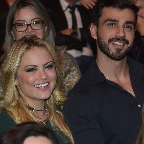 Ellen Rocche e Rogério Oliveira apareceram juntos pela primeira vez dia 1º de setembro de 2017 durante um show de Roberto Carlos