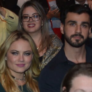 'Dentro do seu abraço encontrei o meu lugar', escreveu Ellen Rocche em declaração de amor para Rogério Oliveira
