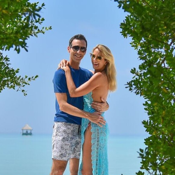 Ao ver a publicação de Porchat reclamando da cotação do dólar, Cesar Tralli concordou: 'Sei bem também...'