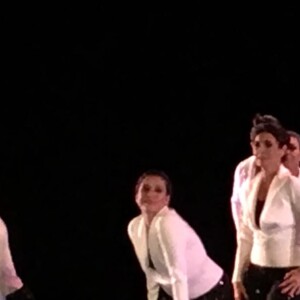 Laura, Beatriz e Vinícius chegaram ao teatro antes do espetáculo começar