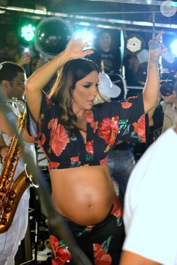 Ivete Sangalo deixou a barriga de 6 meses à mostra